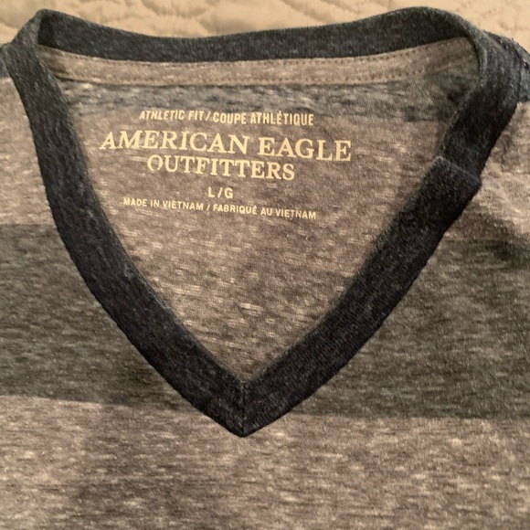 American Eagle V-neck - Picture 2 of 2